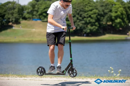 Міський самокат Schildkr&ouml;t City Scooter Street Master 200mm Green чорно-зелений Уні Max:100 кг
