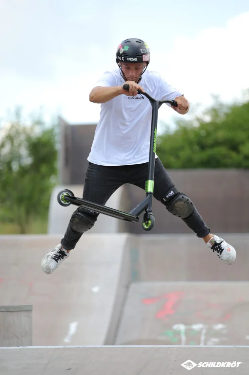 Самокат трюковий Schildkr&ouml;t Kickless Forest чорно-зелений Уні Max:100 кг