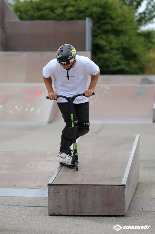 Самокат трюковий Schildkröt Kickless Forest чорно-зелений Уні Max:100 кг