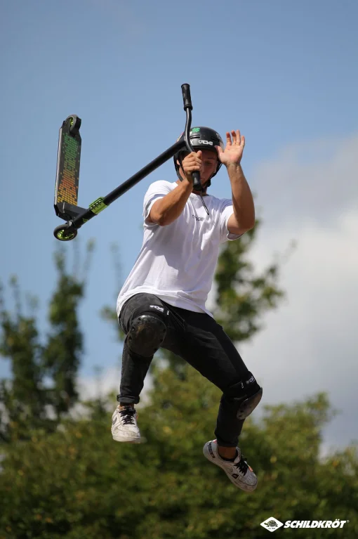 Самокат трюковий Schildkr&ouml;t Kickless Forest чорно-зелений Уні Max:100 кг