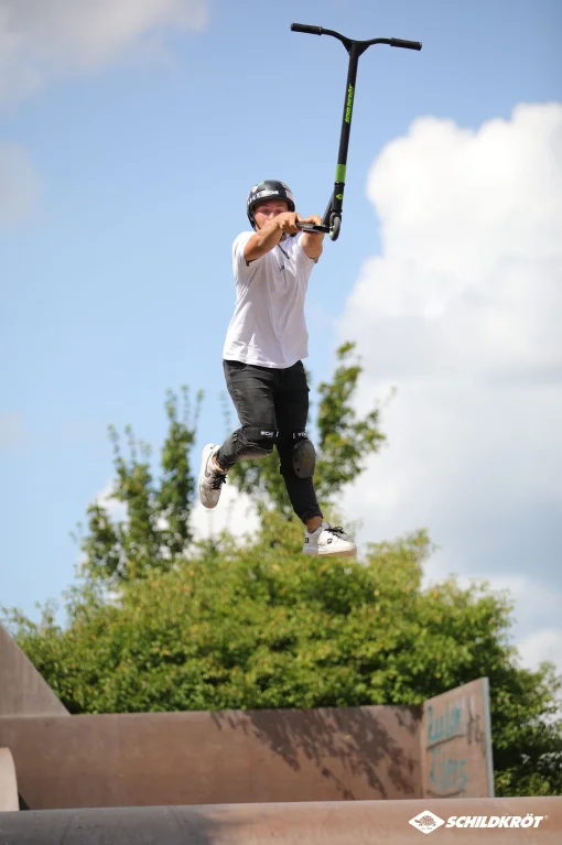 Самокат трюковий Schildkr&ouml;t Kickless Forest чорно-зелений Уні Max:100 кг