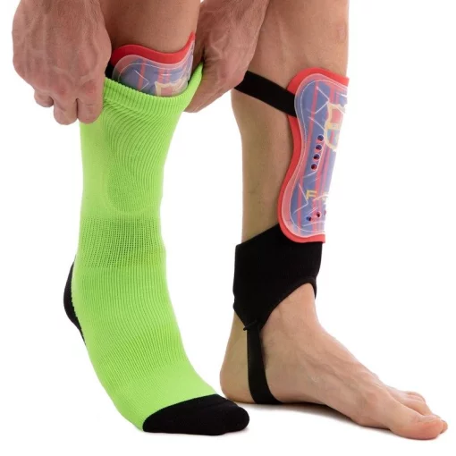 Щитки футбольні із захистом щиколотки "BARCELONA" SP-Sport FB-5088-M